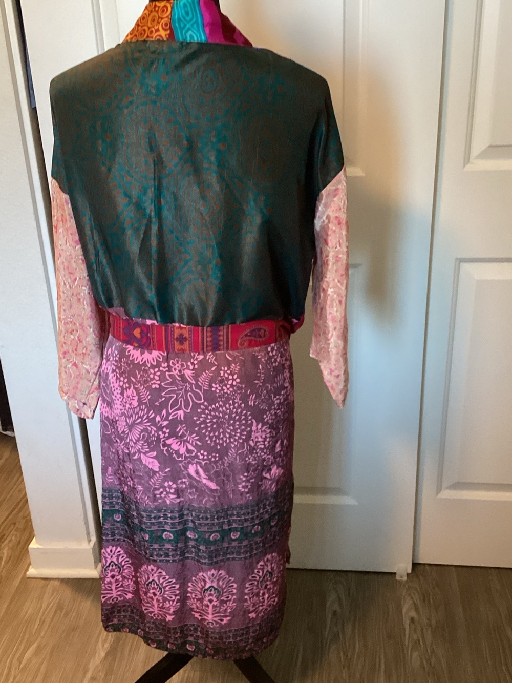 Karma Highway Robe OS - Picture 3 of 5